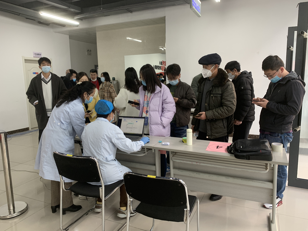im电竞微电组织开展疫苗加强针的接种工作