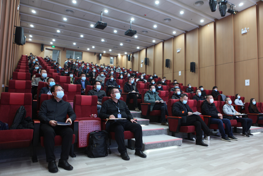 im电竞微电召开中干高管述职会议