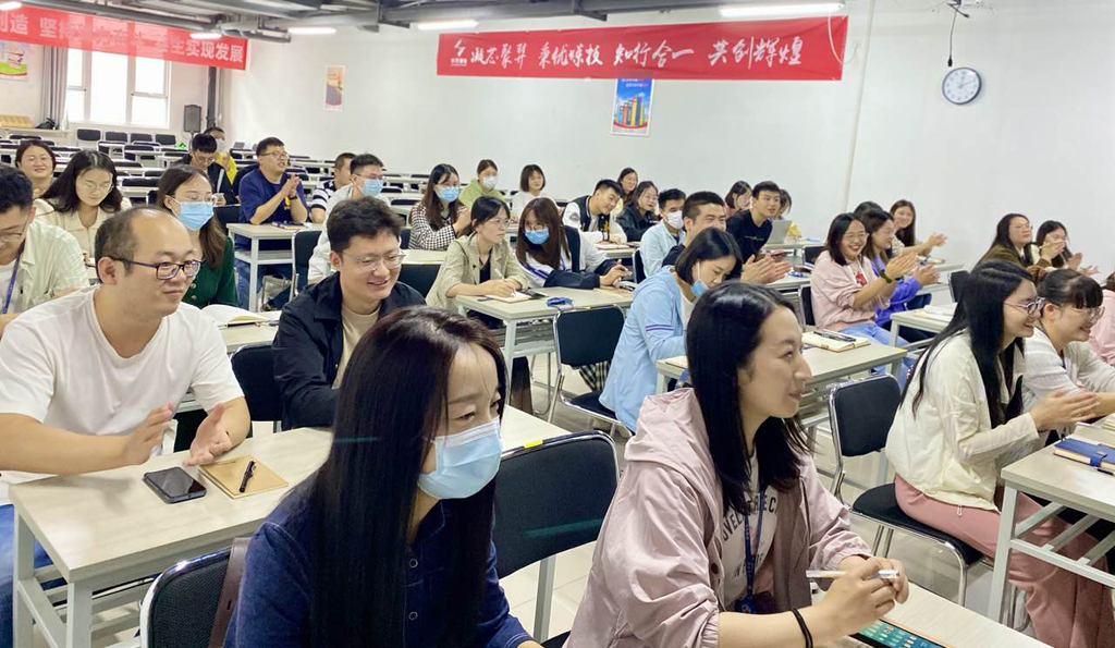 im电竞微电第一期英语培训班正式开课